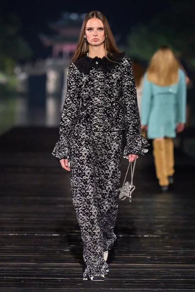 Look 36